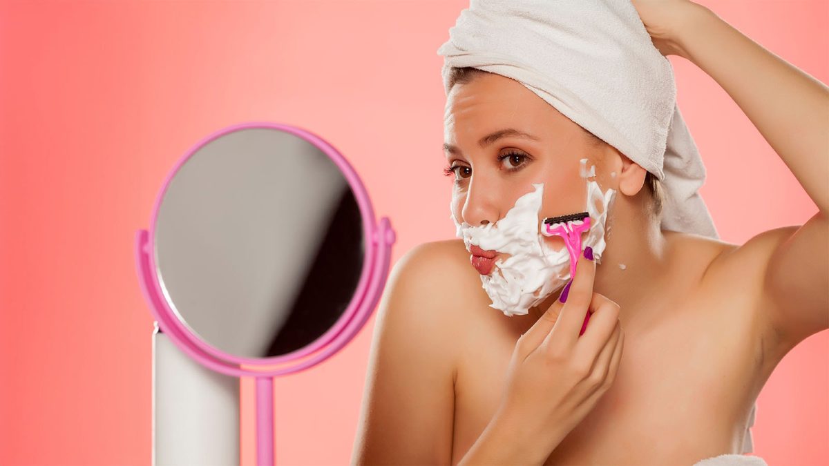 همه چیز درباره اصلاح صورت خانم‌ها با تیغ