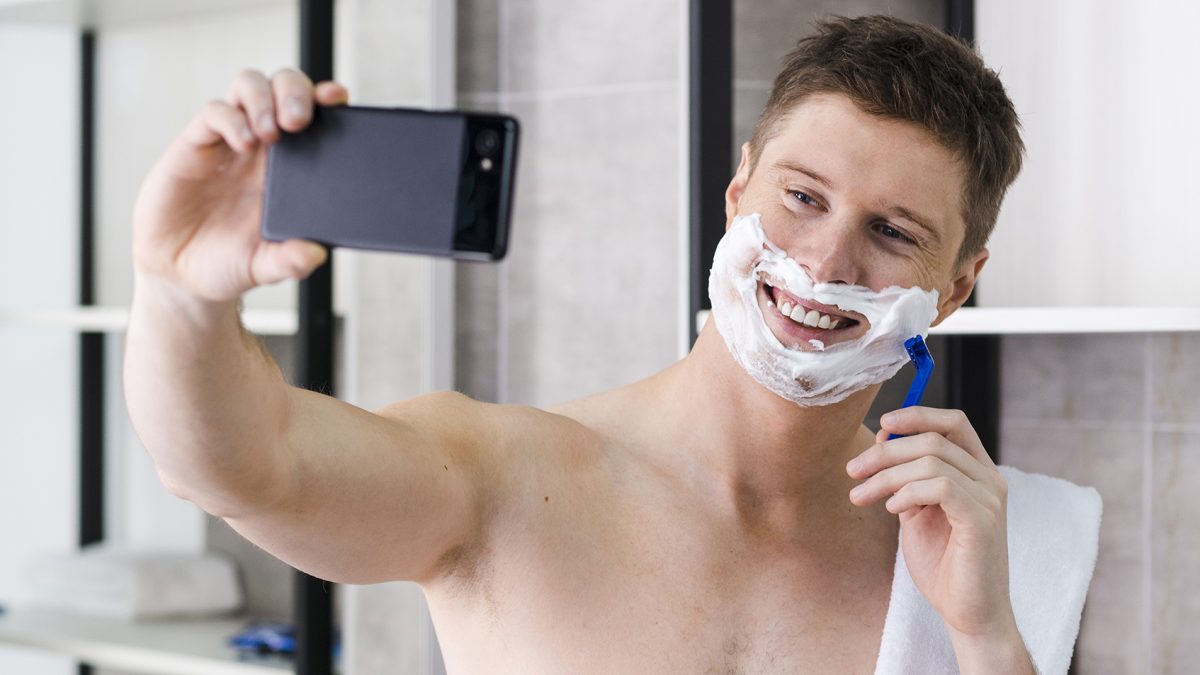 اصلاح صورت آقایان با تیغ