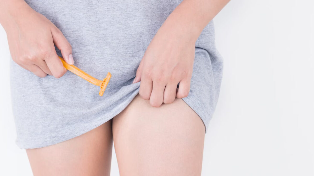 رویش موهای زائد در کشاله ران : دلایل و روش‌های درمان